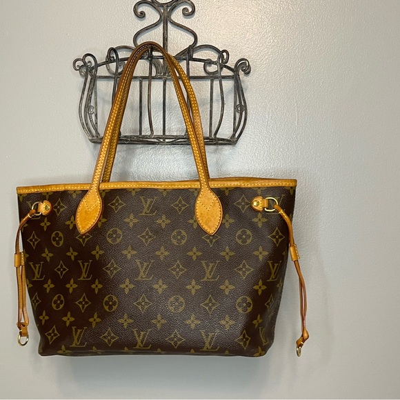 Louis Vuitton Monogram Neverfull PM and Dust Bag - Picture 5 of 16